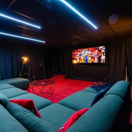 Casa Vamaë Piscina Interna E Cinema Villa *