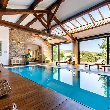 Casa Vamaë Piscina Interna E Cinema Villa *